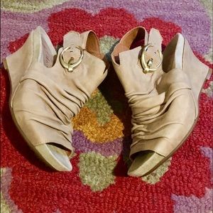 Earthies taupe nubuck leather wedges